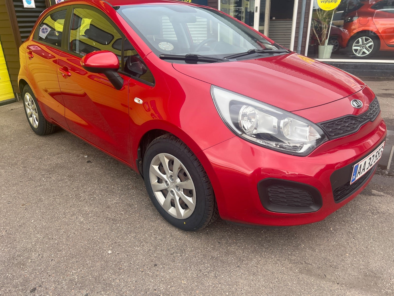 Rød Kia Rio fra 2012