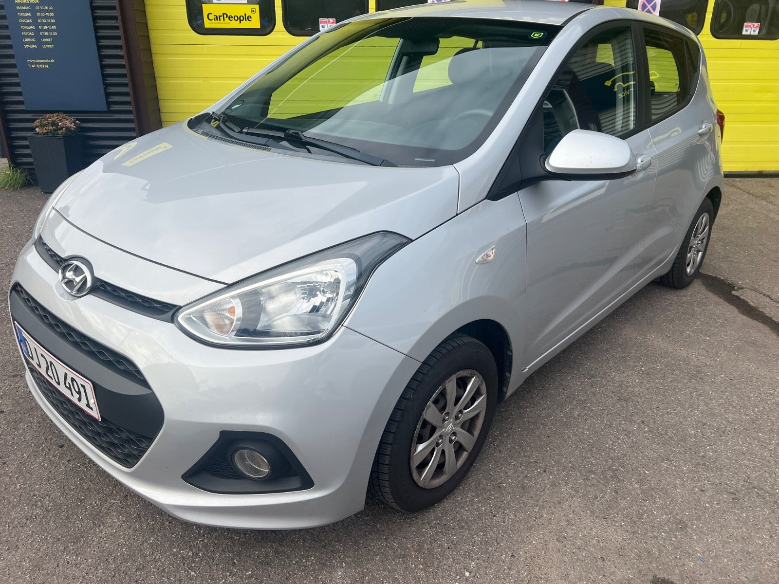 Sølv Hyundai i10 fra 2016