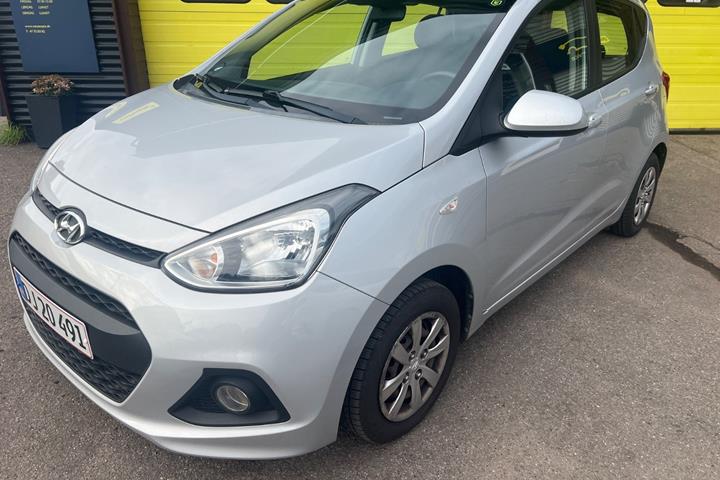 Sølv Hyundai i10 fra 2016