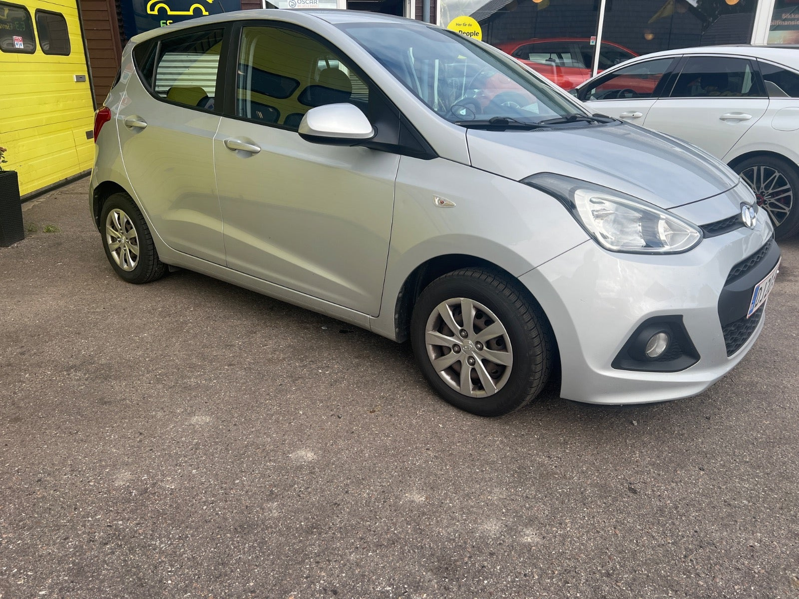 Sølv Hyundai i10 fra 2016