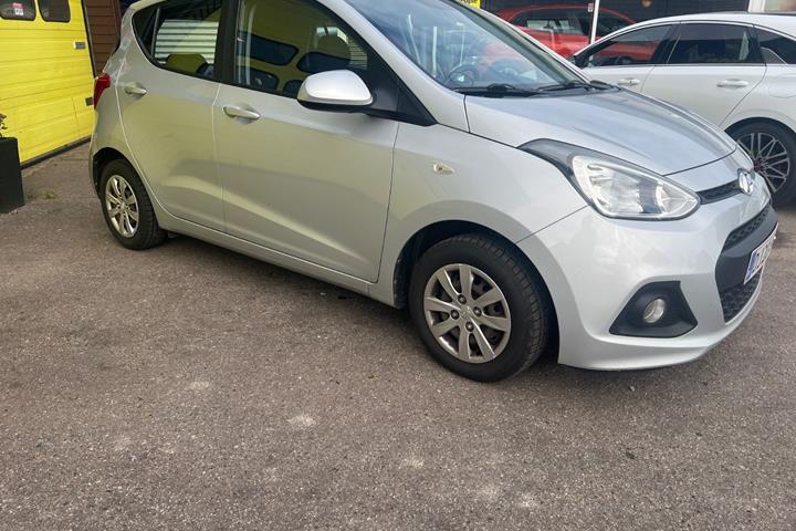 Sølv Hyundai i10 fra 2016