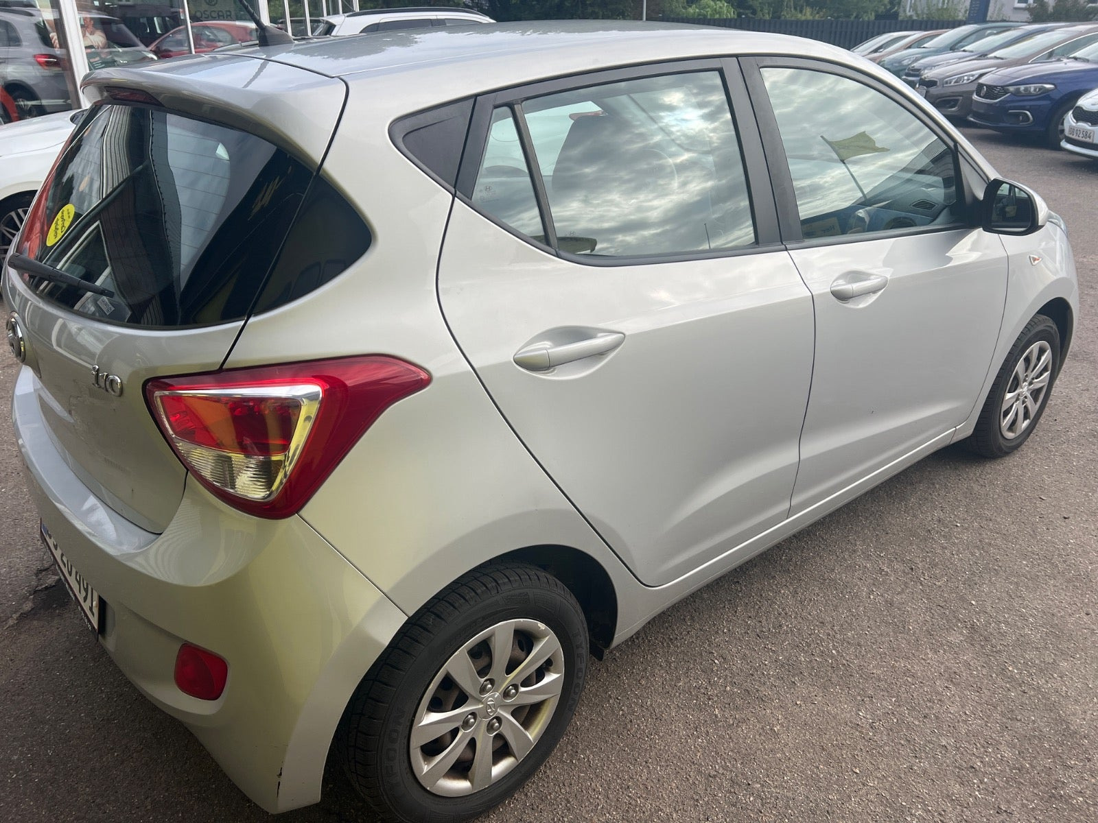 Sølv Hyundai i10 fra 2016