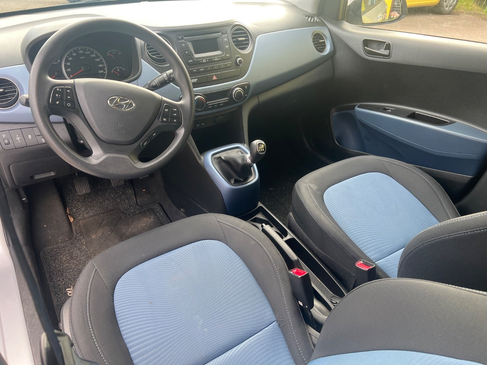 Sølv Hyundai i10 fra 2016