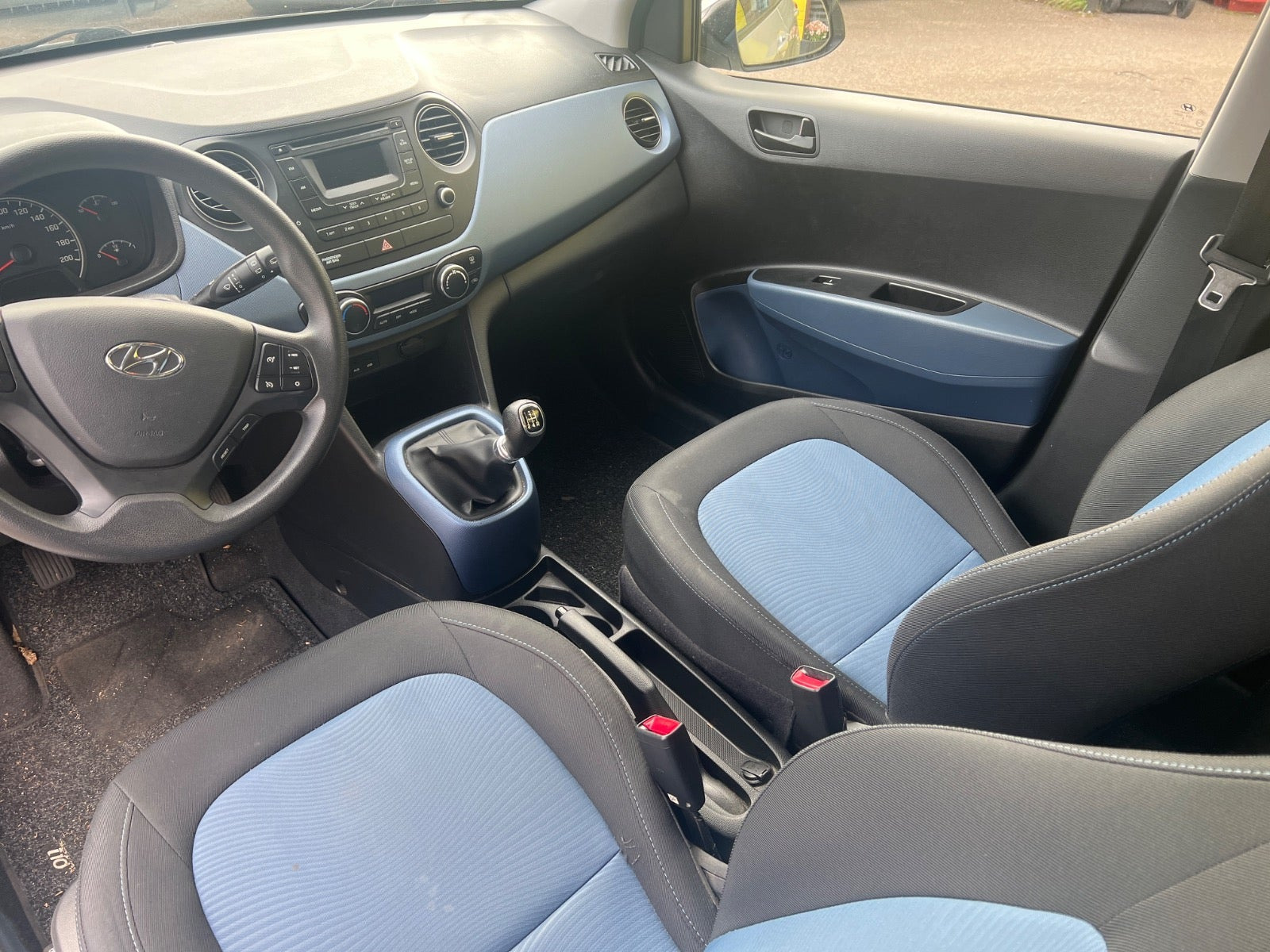 Sølv Hyundai i10 fra 2016