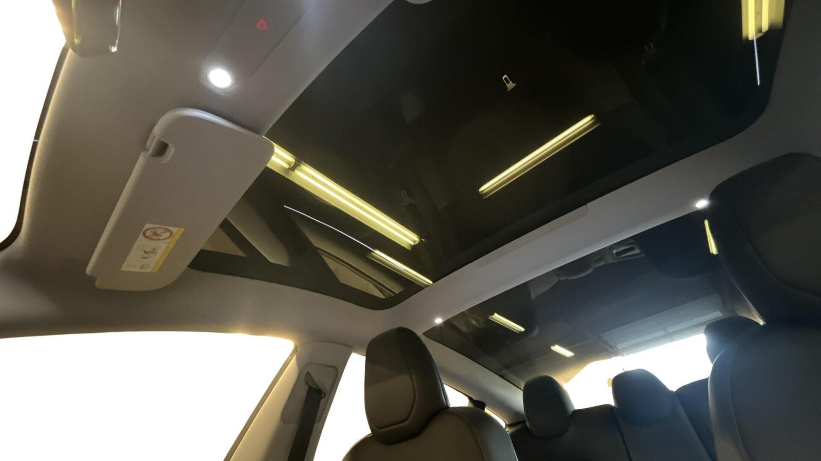 Sort Tesla Model 3 fra 2024