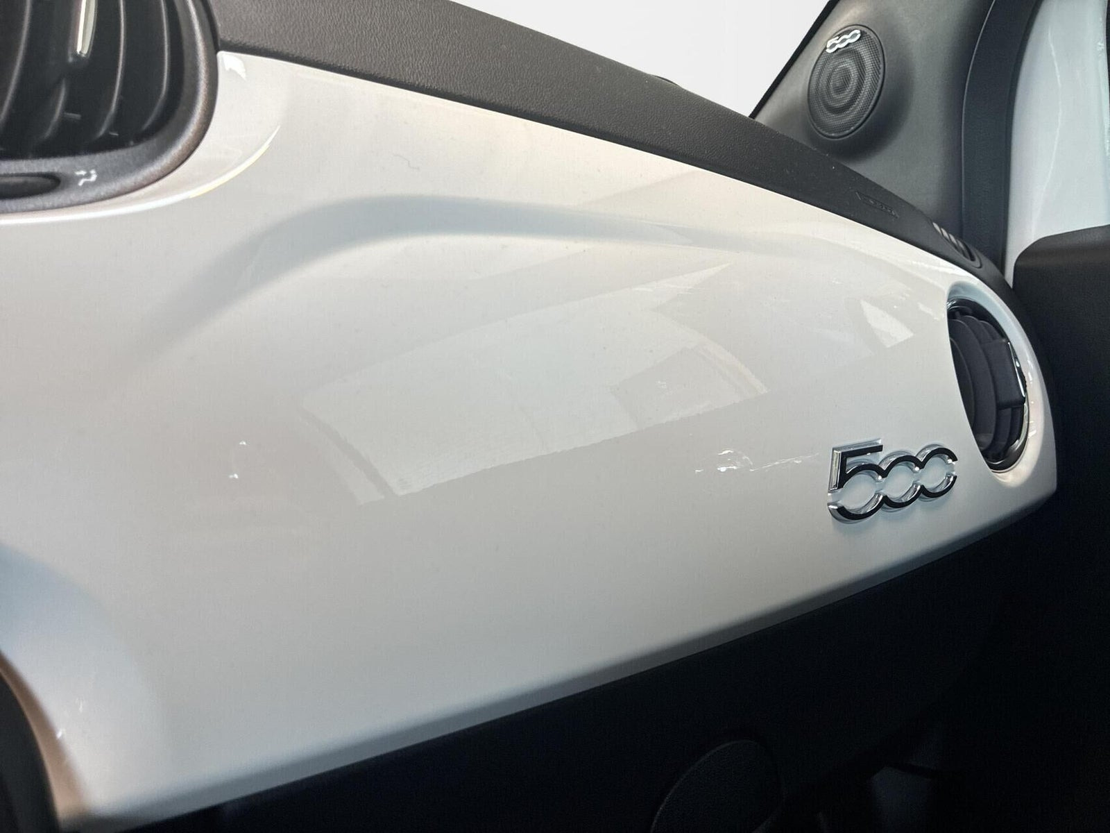 Hvid Fiat 500 fra 2024