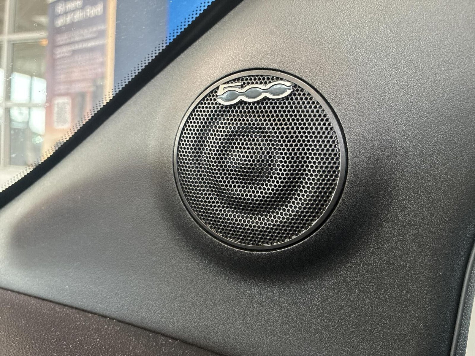 Hvid Fiat 500 fra 2024