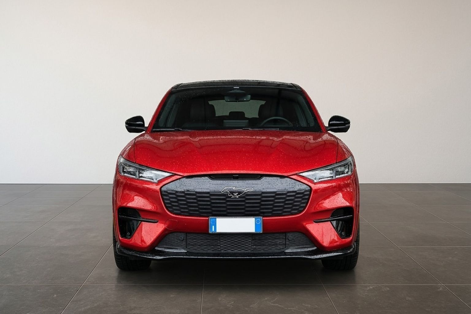 Rød Ford Mustang Mach-E fra 2023