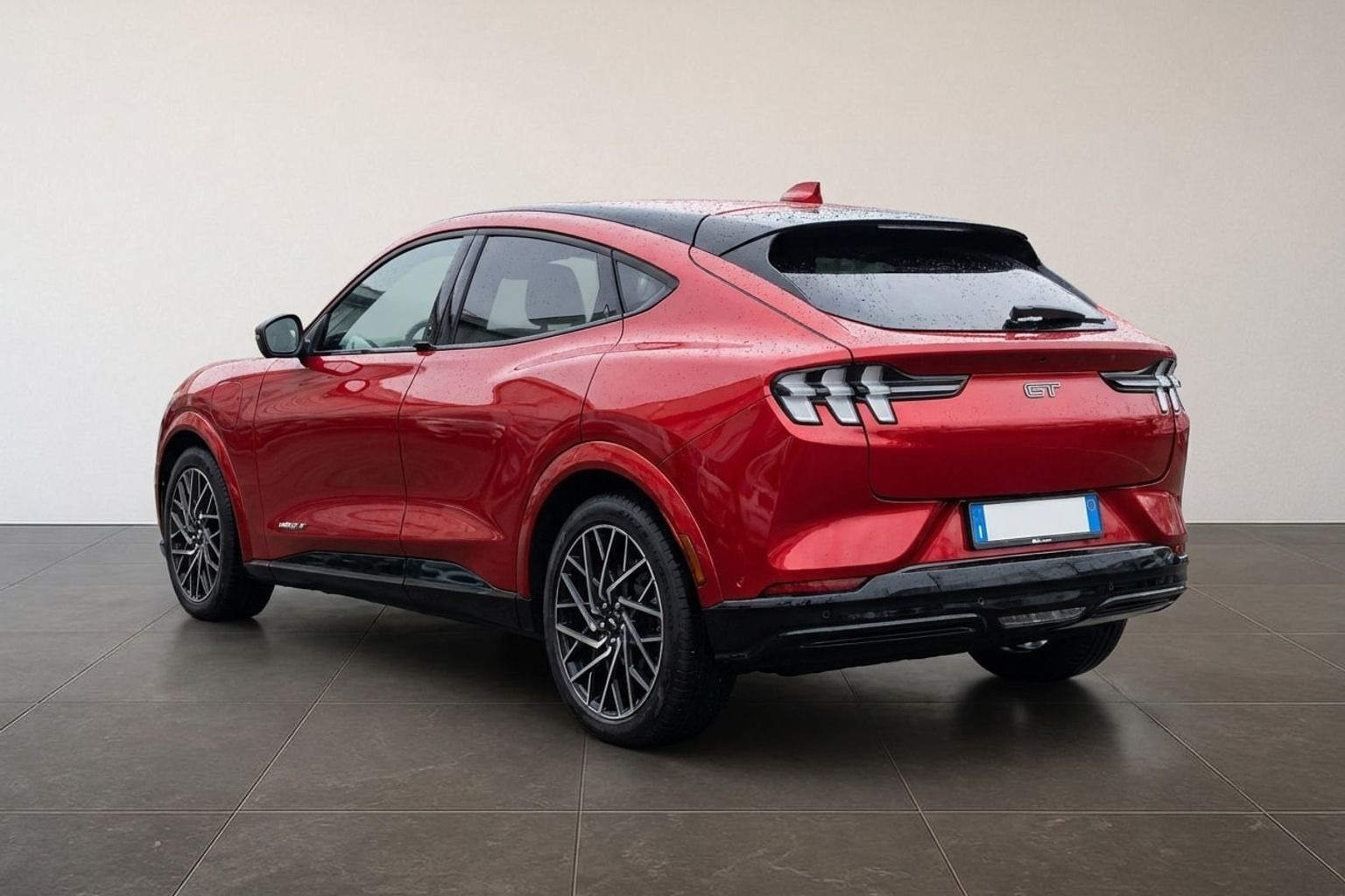 Rød Ford Mustang Mach-E fra 2023