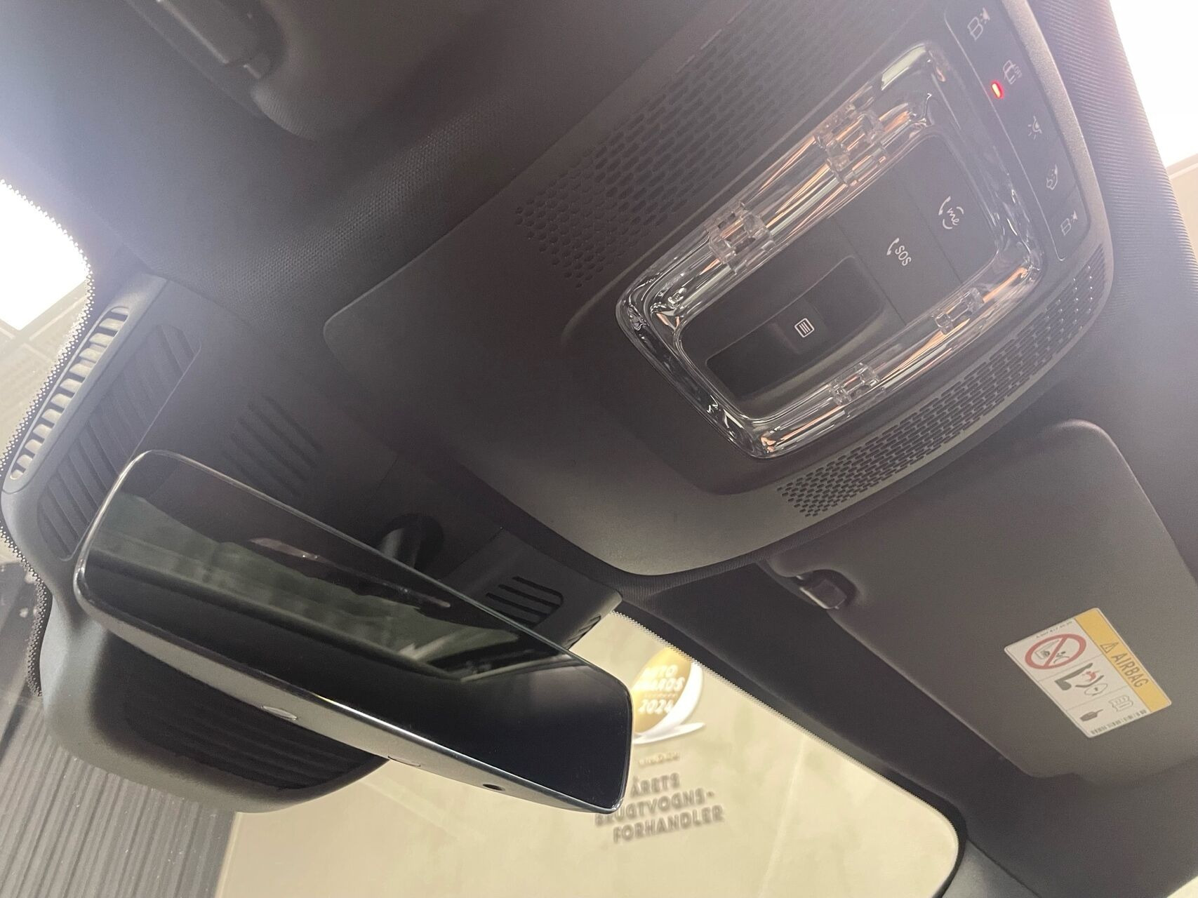 Hvid Mercedes EQB300 fra 2022