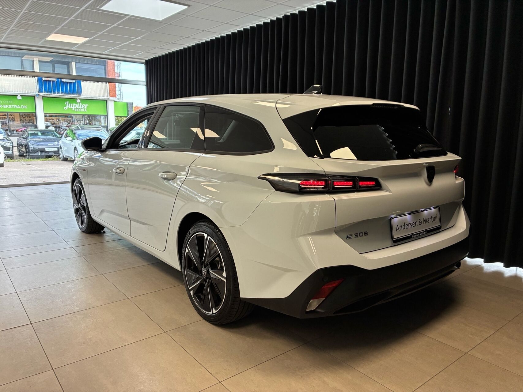 Hvid Peugeot E-308 fra 2025