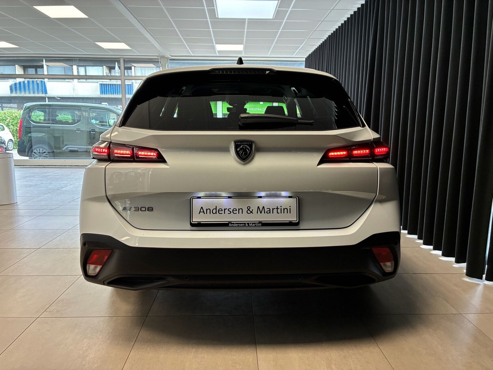 Hvid Peugeot E-308 fra 2025