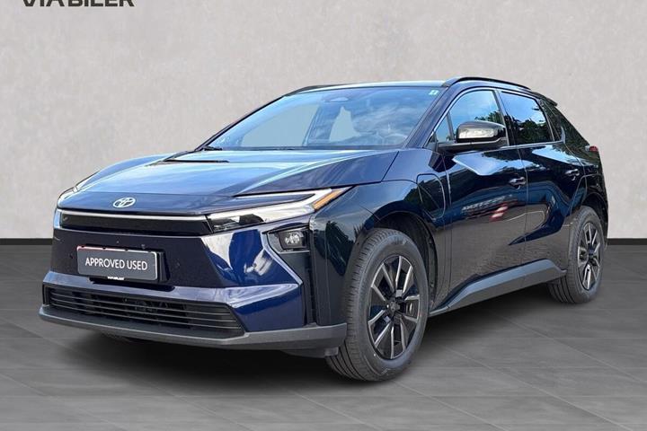 Blå Toyota BZ4X fra 2025