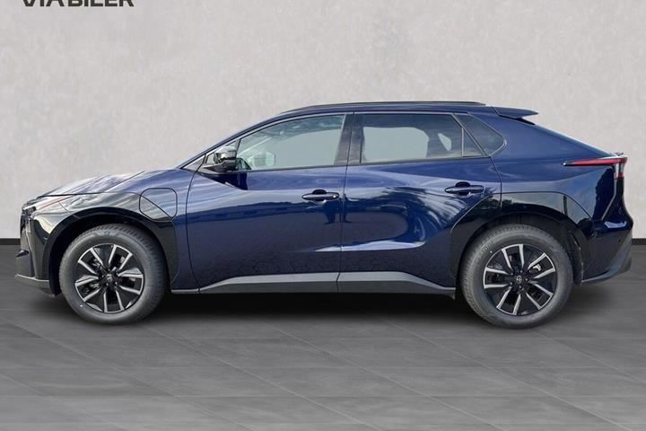 Blå Toyota BZ4X fra 2025