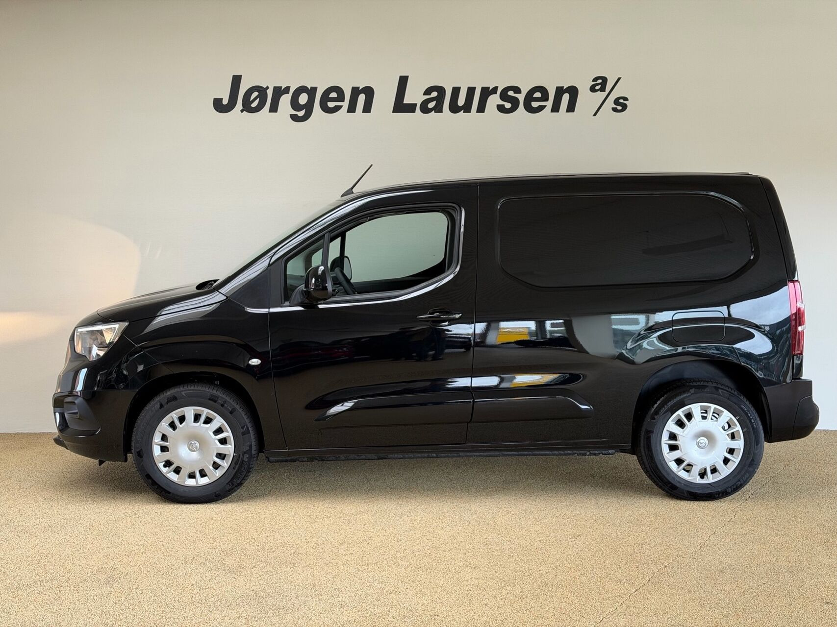Sort Opel Combo-e fra 2026