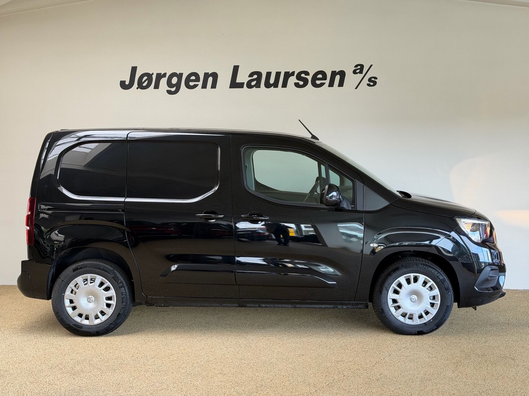 Sort Opel Combo-e fra 2026