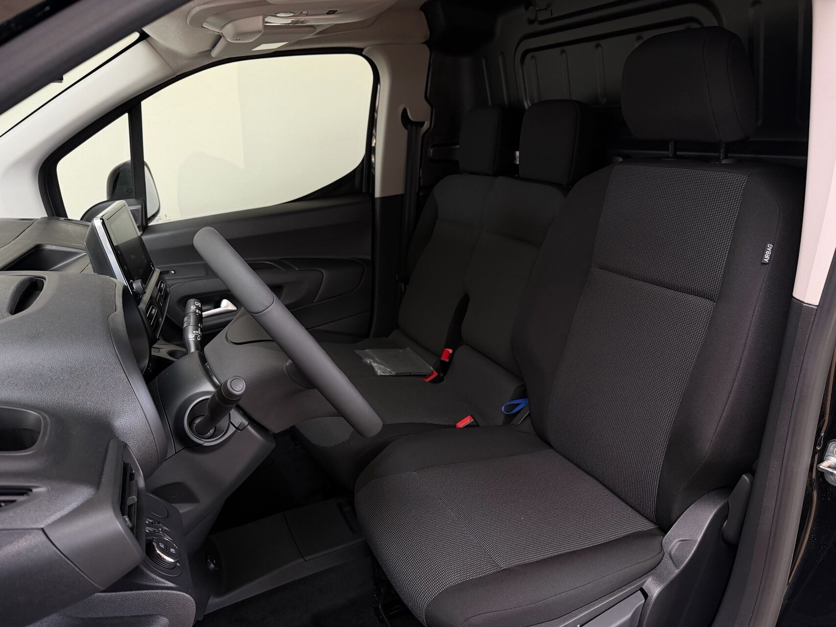 Sort Opel Combo-e fra 2026