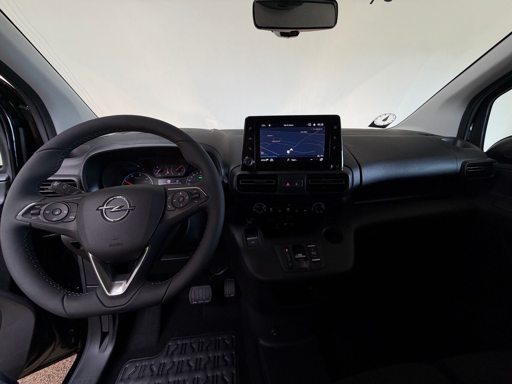 Sort Opel Combo-e fra 2026
