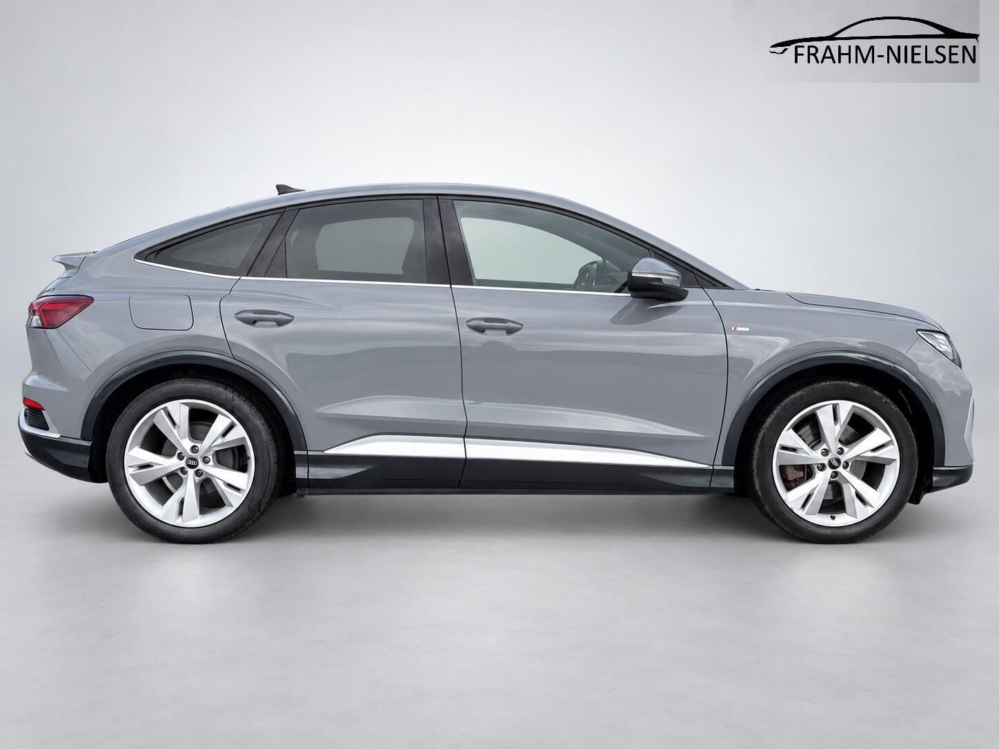 Grå Audi Q4 fra 2022