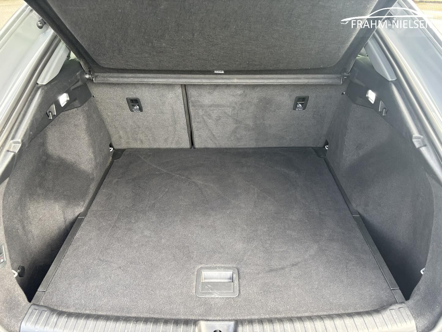 Grå Audi Q4 fra 2022