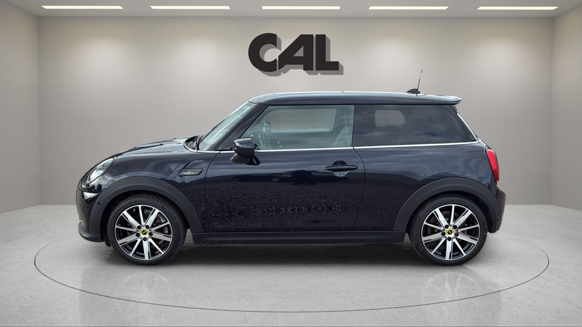 Blå Mini Cooper fra 2022