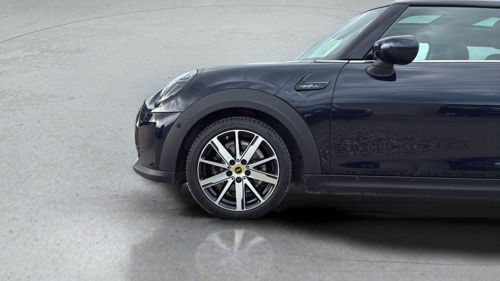 Blå Mini Cooper fra 2022