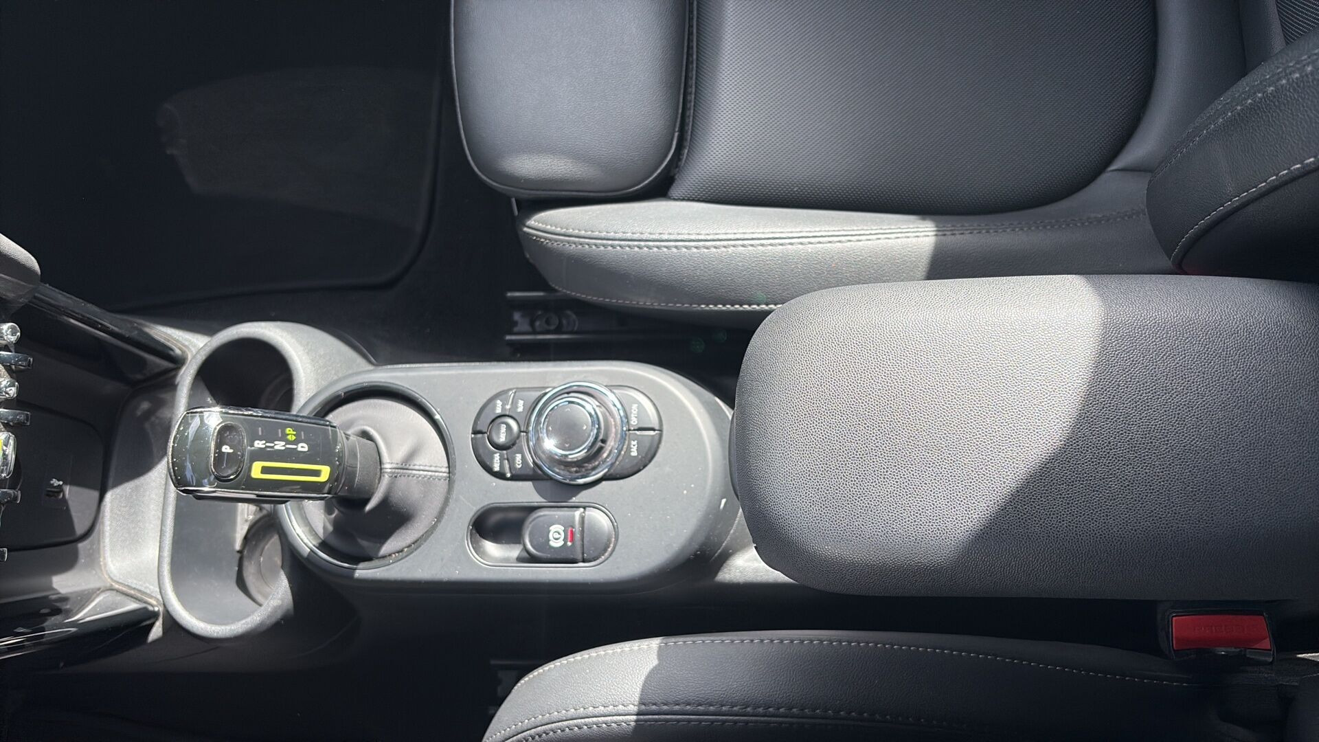 Blå Mini Cooper fra 2022