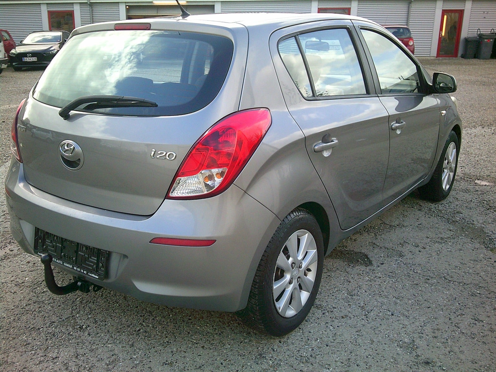 Gul Hyundai i20 fra 2013