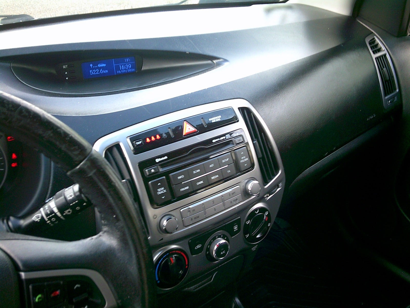 Gul Hyundai i20 fra 2013