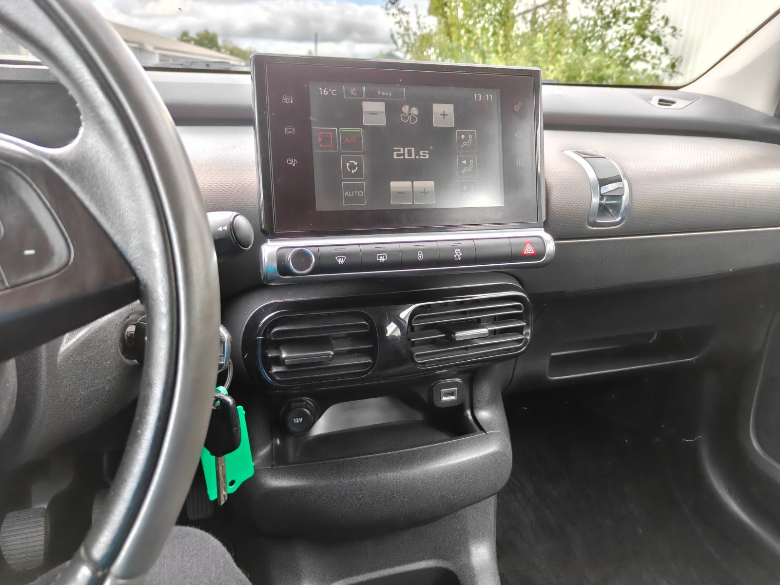 Gul Citroën C4 Cactus fra 2016