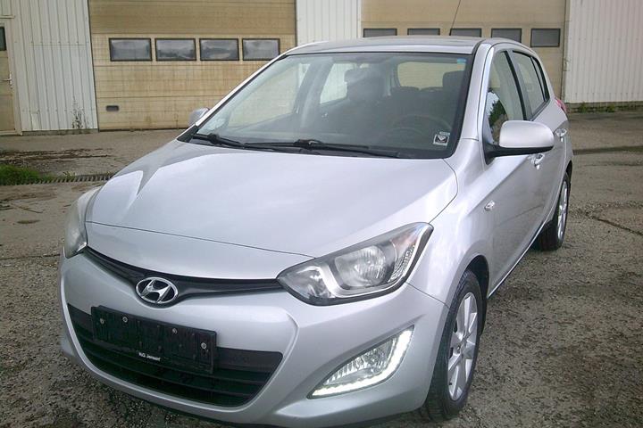 Gul Hyundai i20 fra 2014