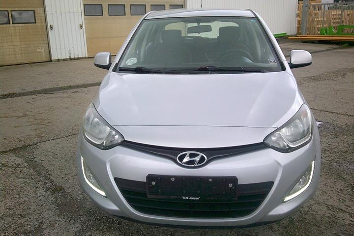 Gul Hyundai i20 fra 2014