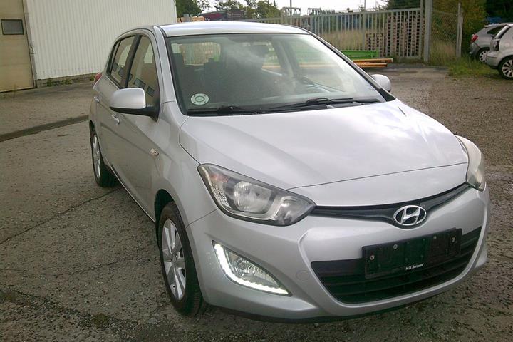 Gul Hyundai i20 fra 2014