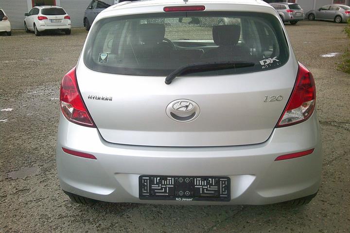 Gul Hyundai i20 fra 2014