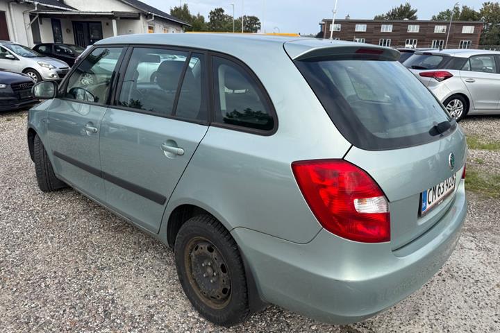 Sølv Skoda Fabia fra 2010