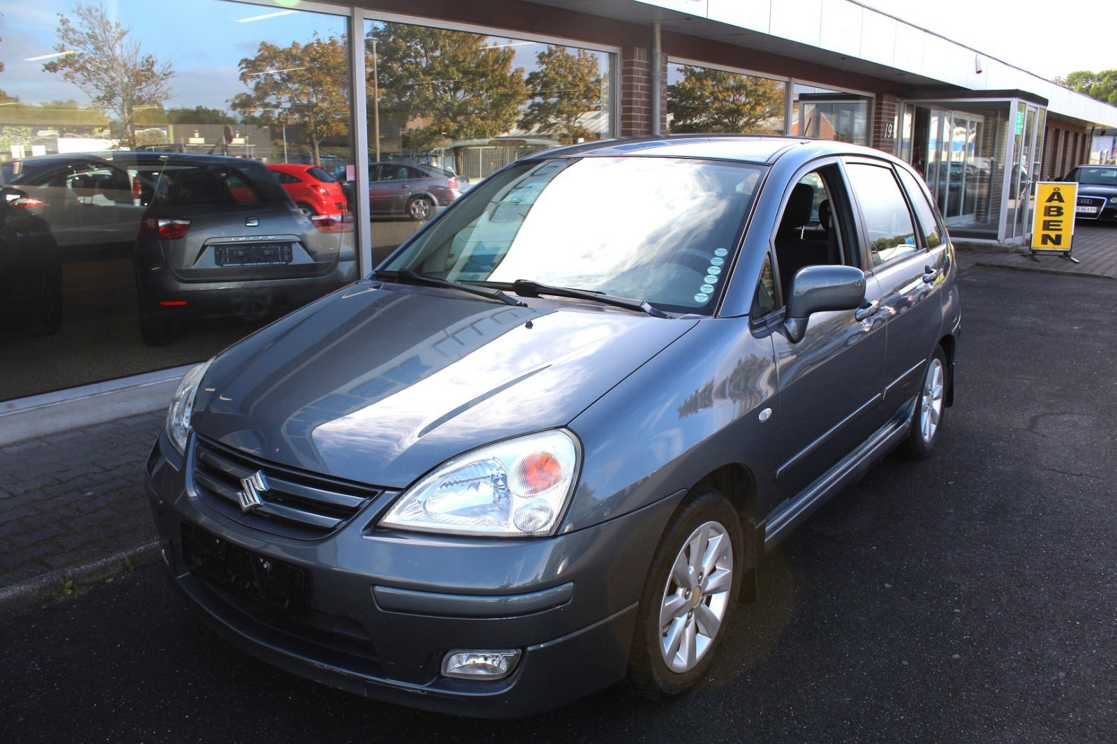 Grå Suzuki Liana fra 2009