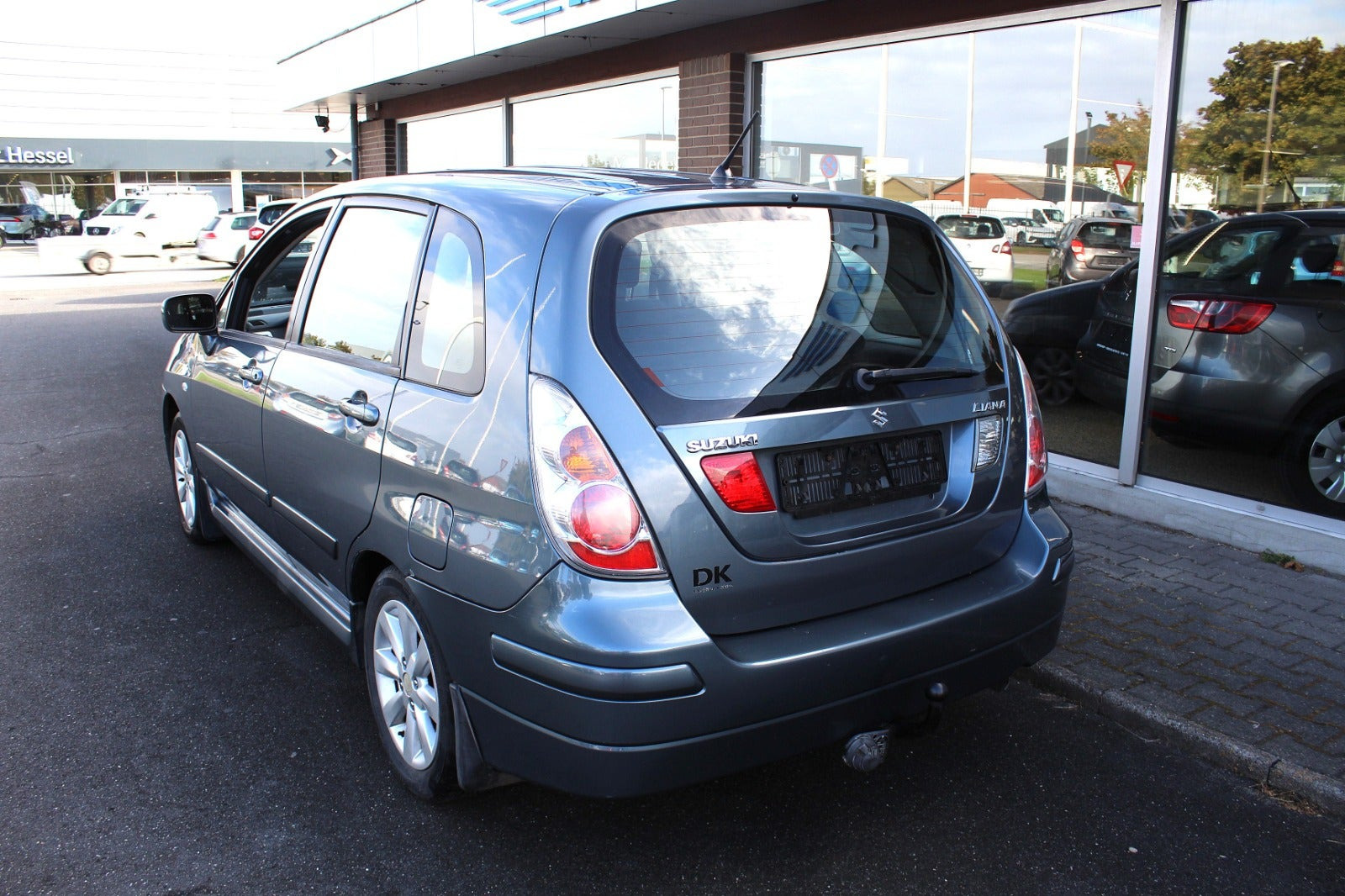 Grå Suzuki Liana fra 2009