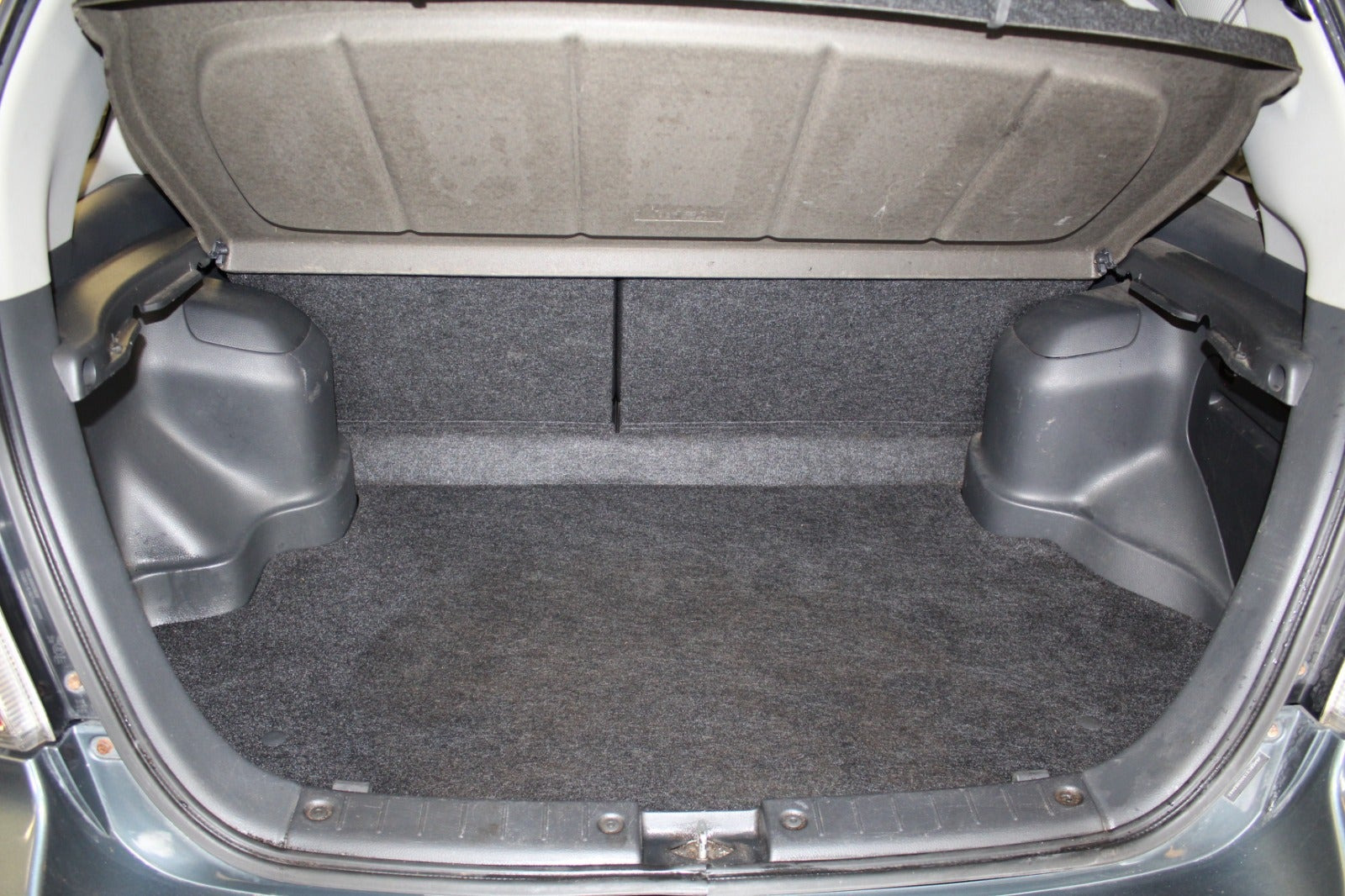 Grå Suzuki Liana fra 2009