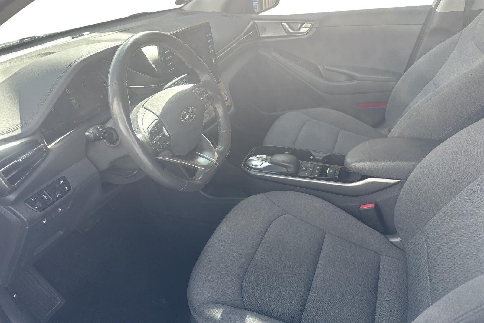Sølv Hyundai Ioniq fra 2020