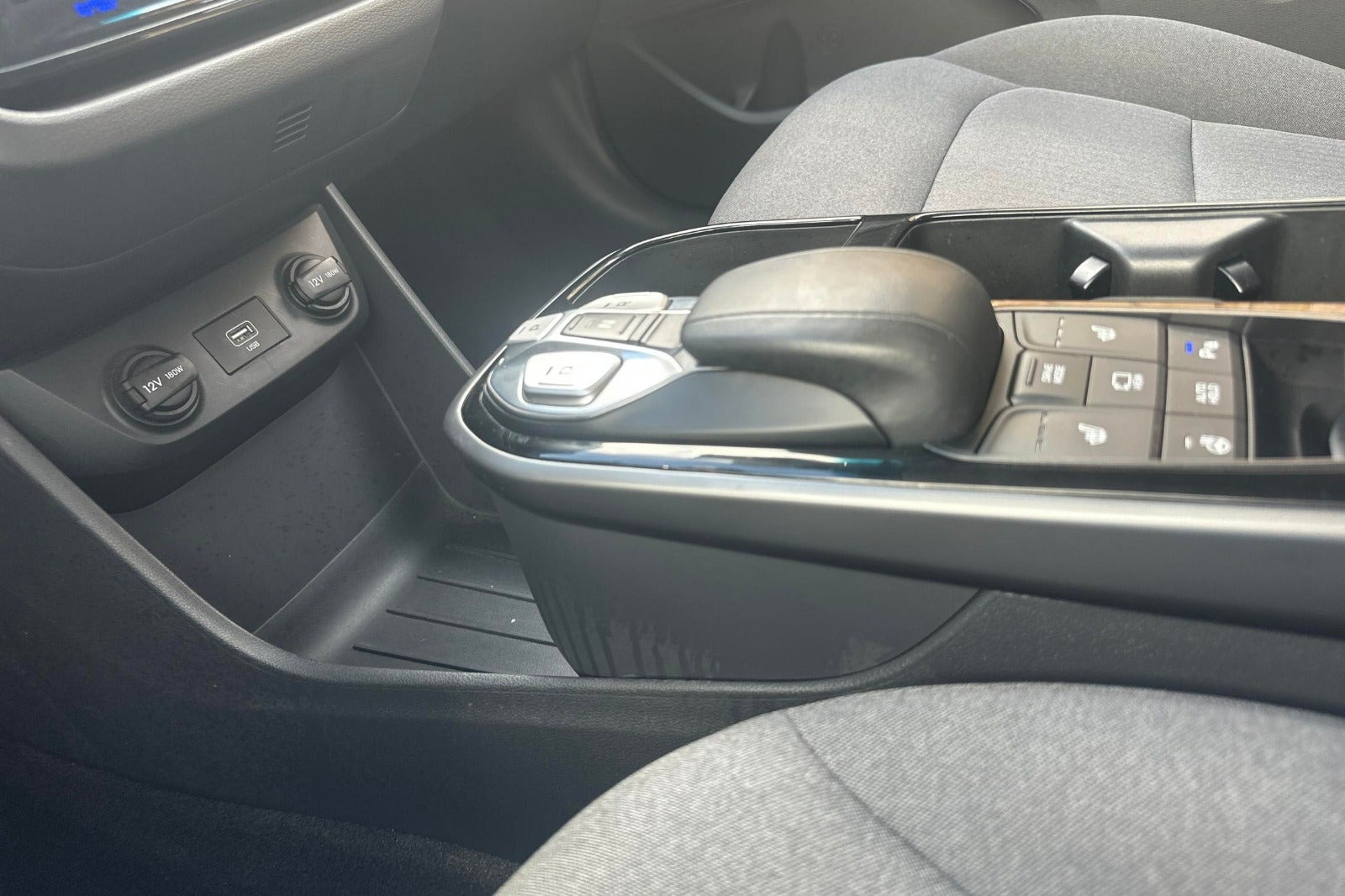 Sølv Hyundai Ioniq fra 2020
