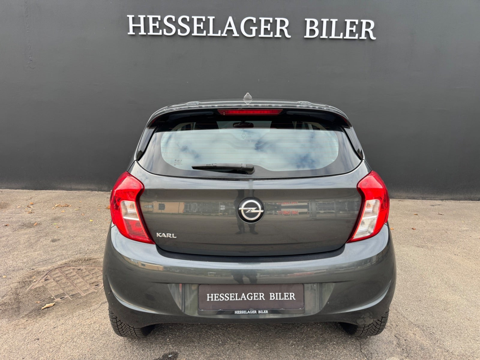 Grå Opel Karl fra 2017