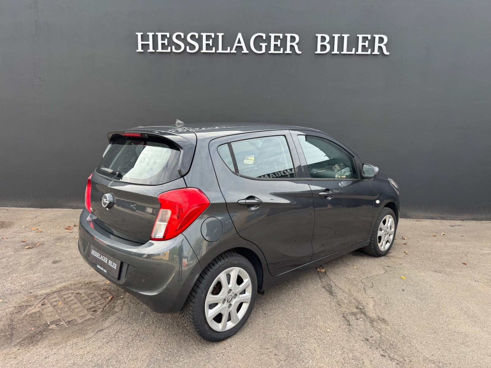 Grå Opel Karl fra 2017