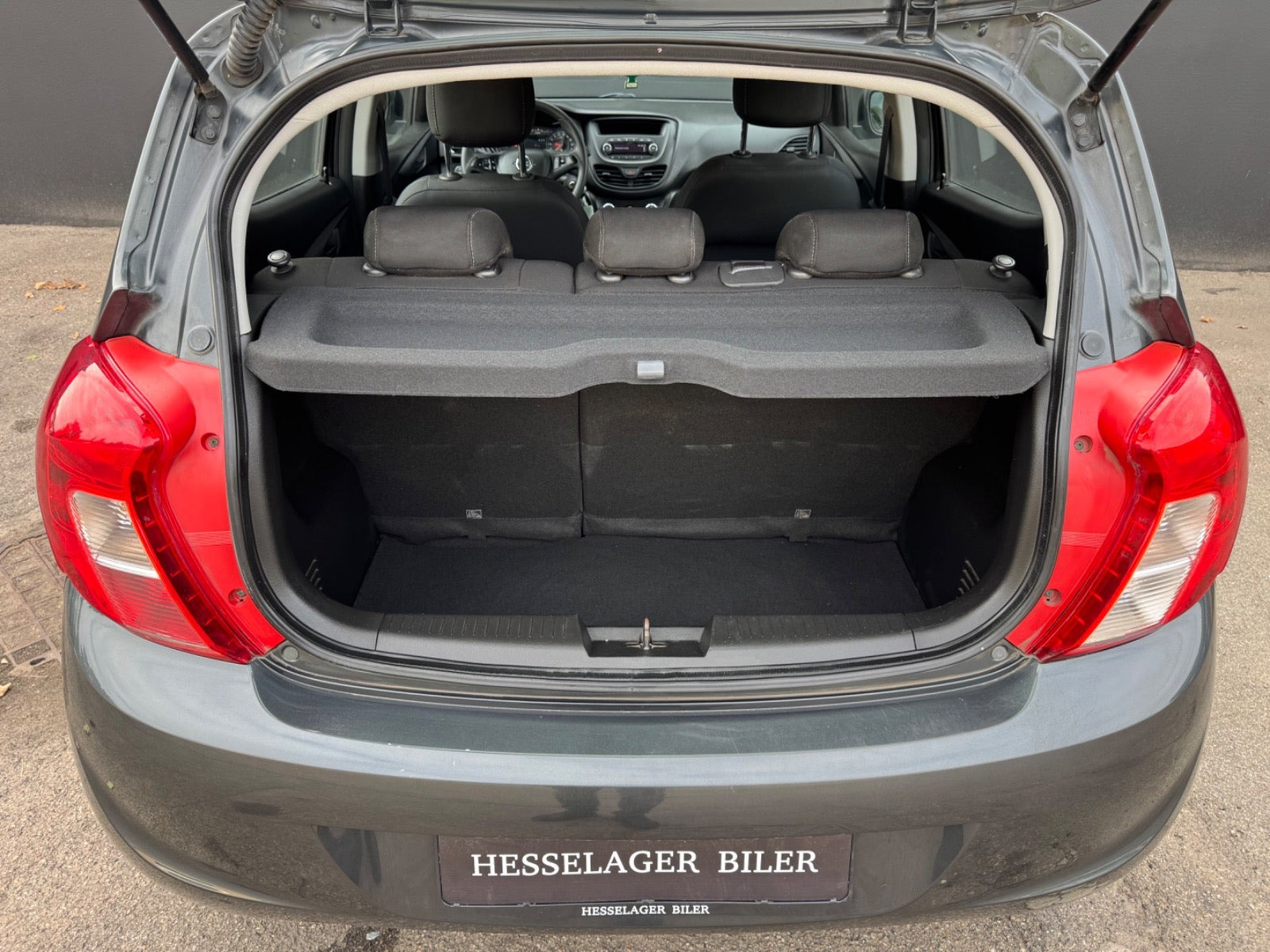 Grå Opel Karl fra 2017