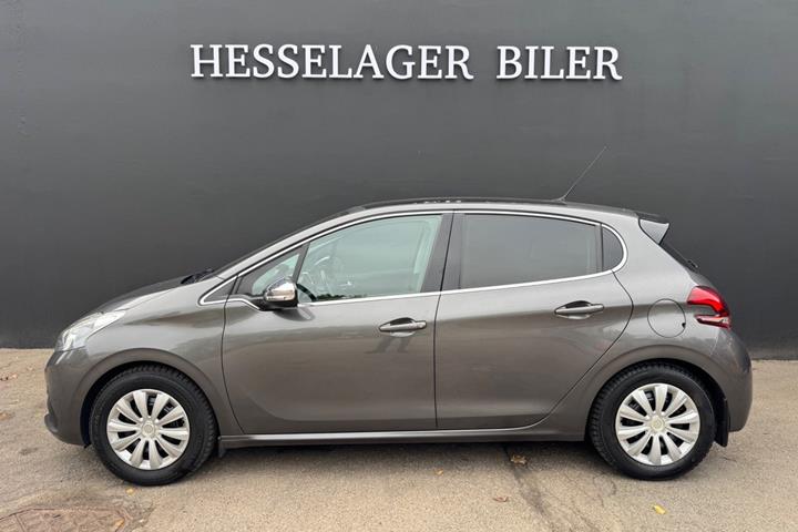 Grå Peugeot 208 fra 2018