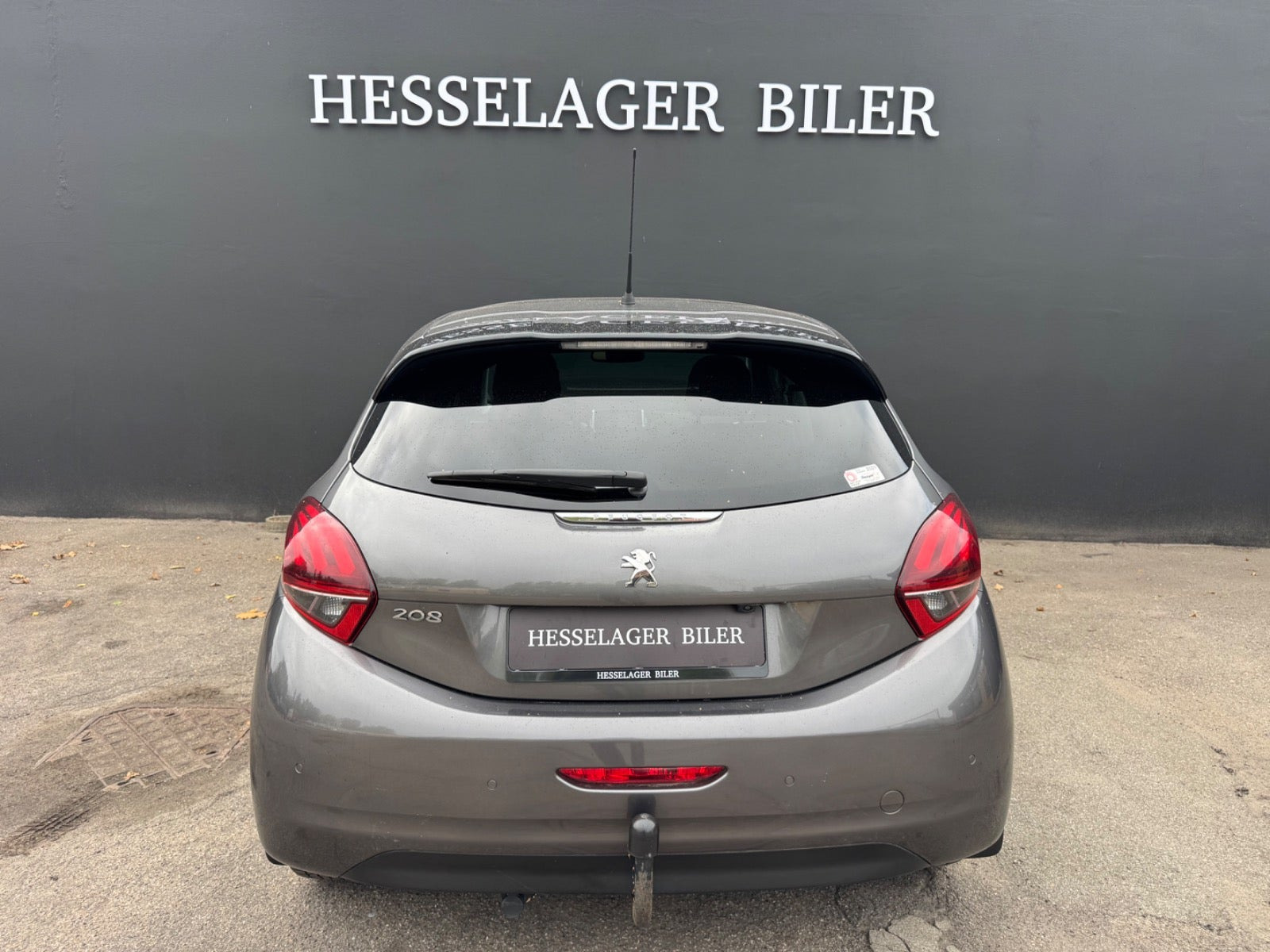 Grå Peugeot 208 fra 2018