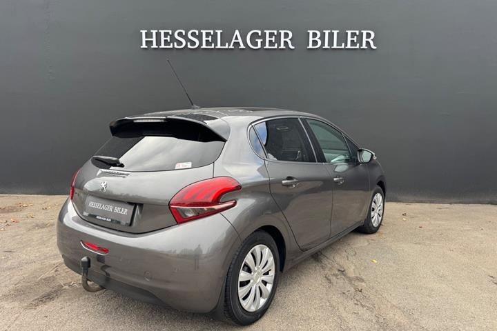 Grå Peugeot 208 fra 2018