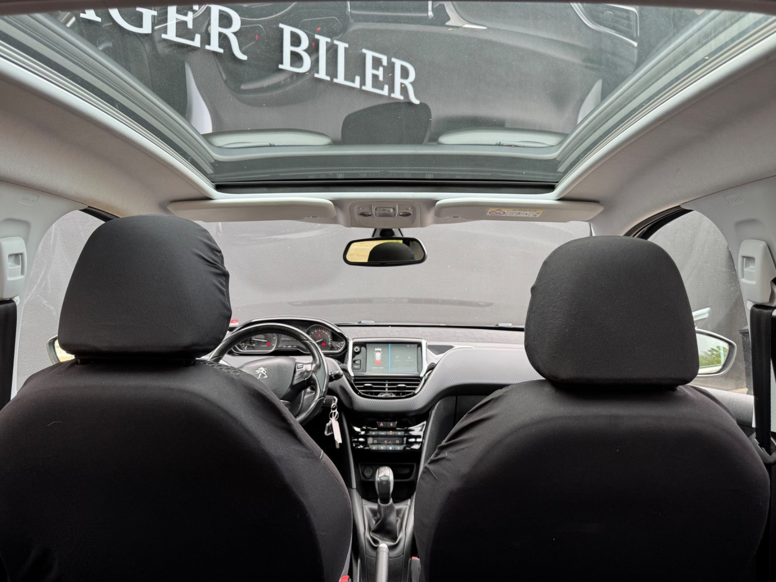 Grå Peugeot 208 fra 2018