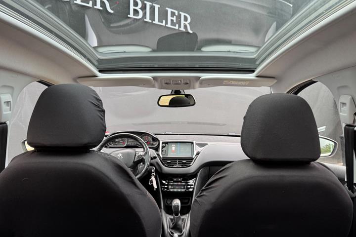 Grå Peugeot 208 fra 2018