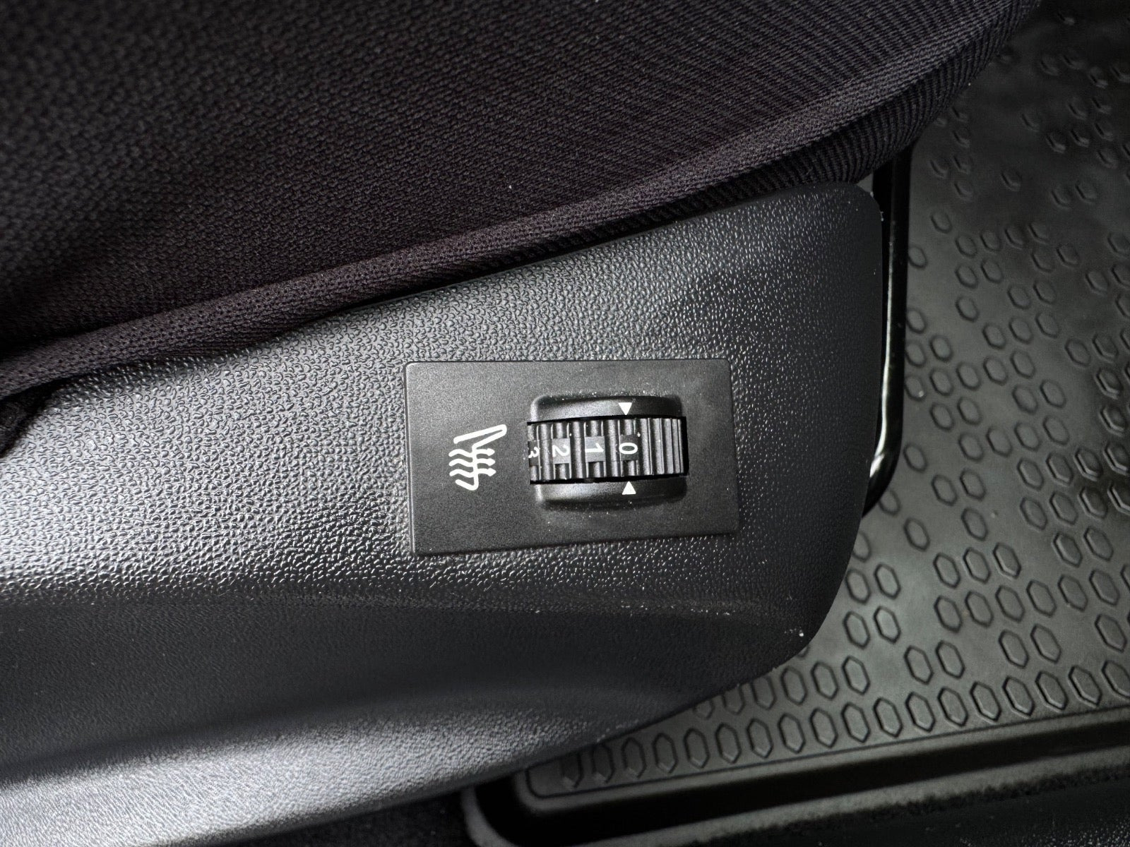 Grå Peugeot 208 fra 2018