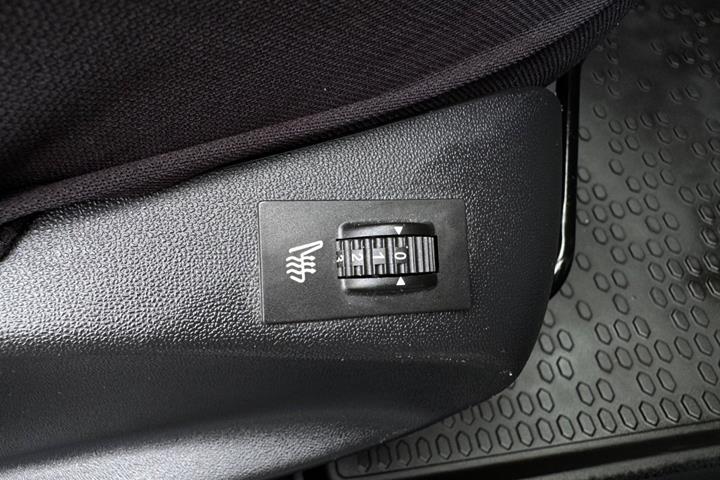 Grå Peugeot 208 fra 2018
